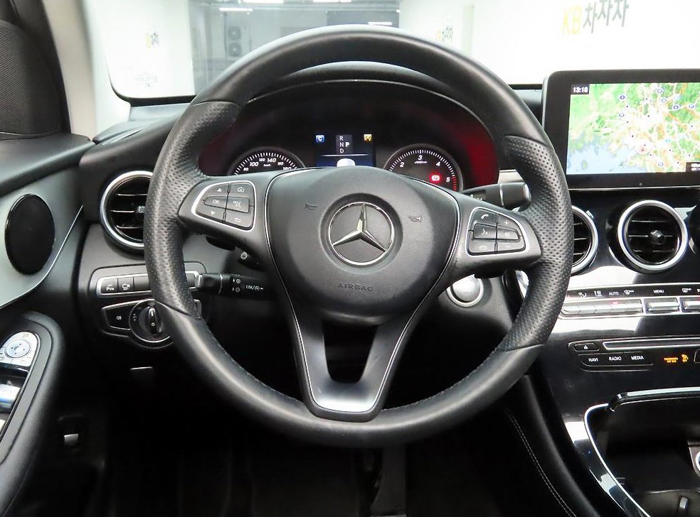 벤츠 GLC 클래스 GLC 220 d 4MATIC 쿠페 사진 7