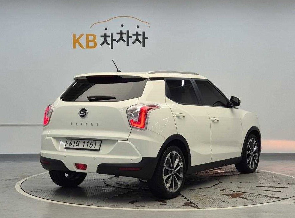 KG모빌리티(쌍용)  티볼리 가솔린 2WD 1.6 VX 사진 3