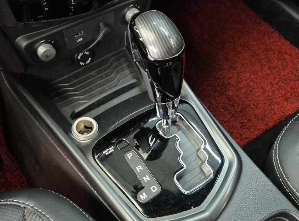 KG모빌리티(쌍용)  티볼리 가솔린 2WD 1.6 VX 사진 8