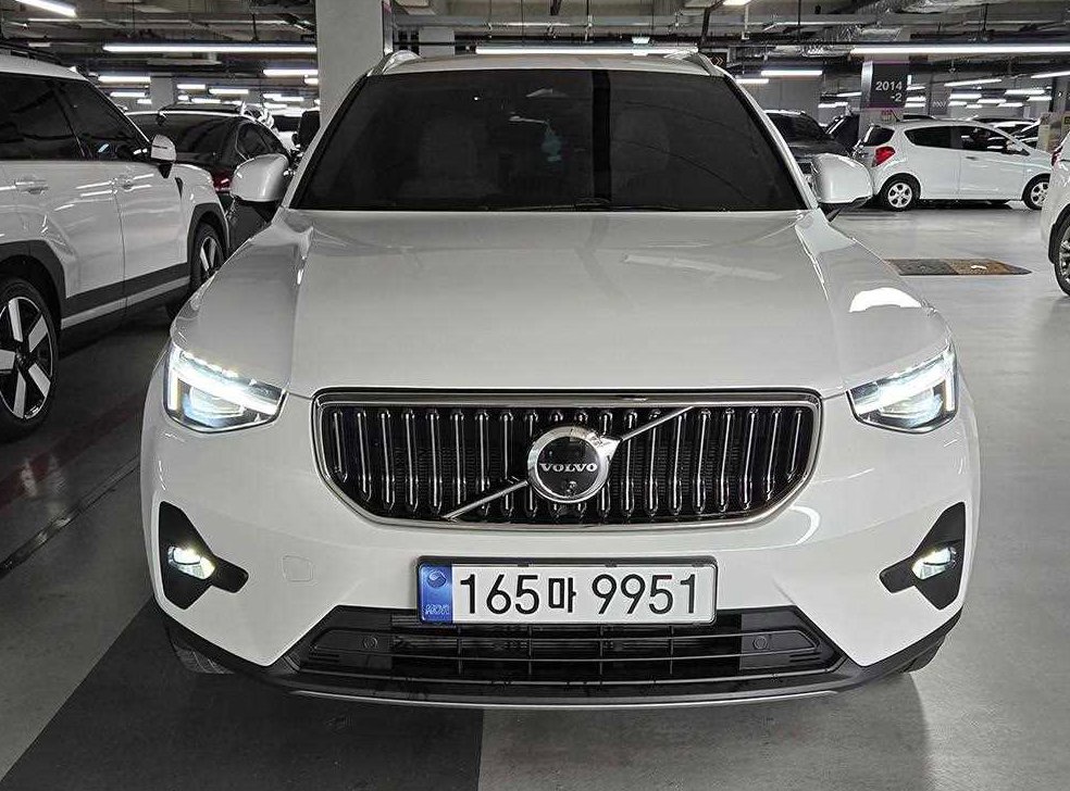 볼보 XC40 B4 AWD 얼티메이트 브라이트