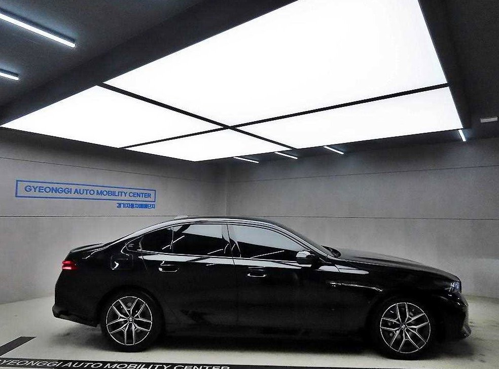 BMW 5시리즈 520i 사진 2