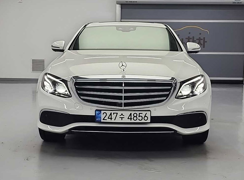 벤츠 E 클래스 E300 4MATIC 익스클루시브 사진 2