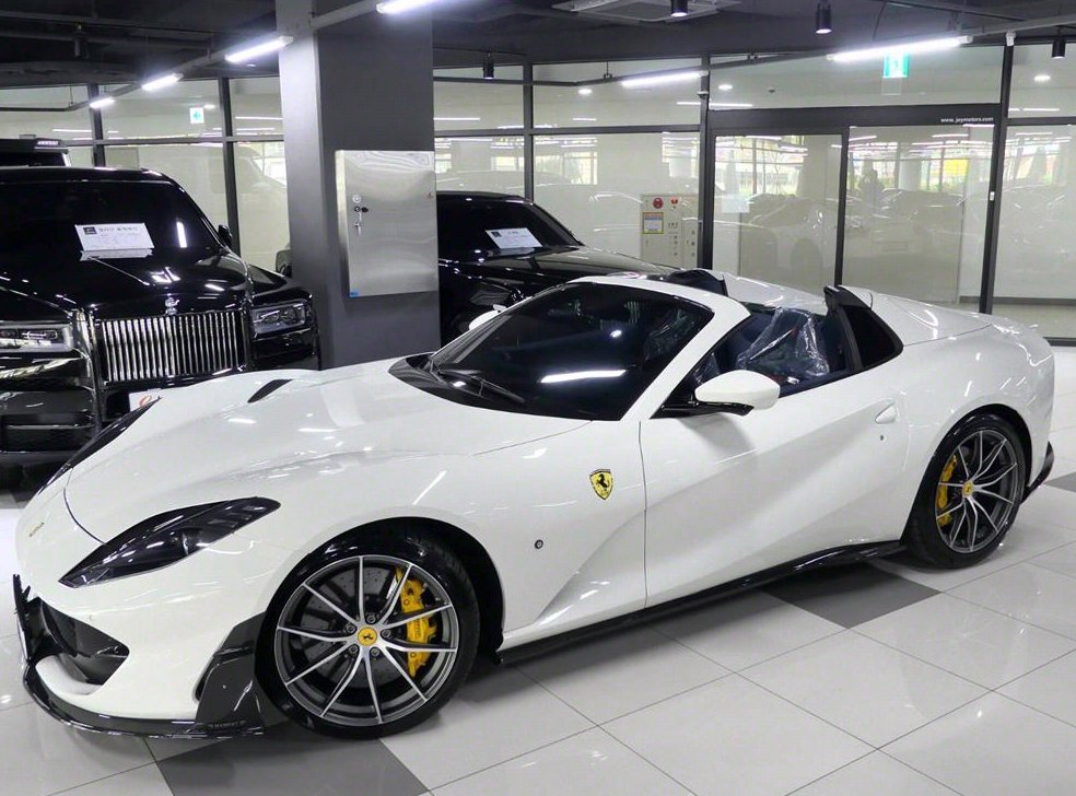 페라리 812 6.5 V12 사진 5