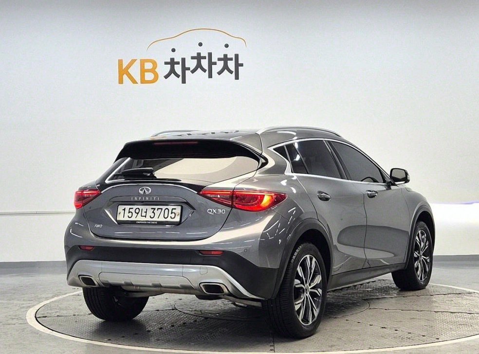 인피니티 QX 2.0T AWD ESSENTIAL 사진 3