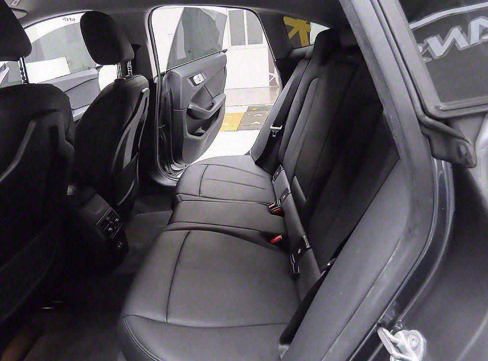 BMW 2시리즈 218d 어드밴티지 사진 9