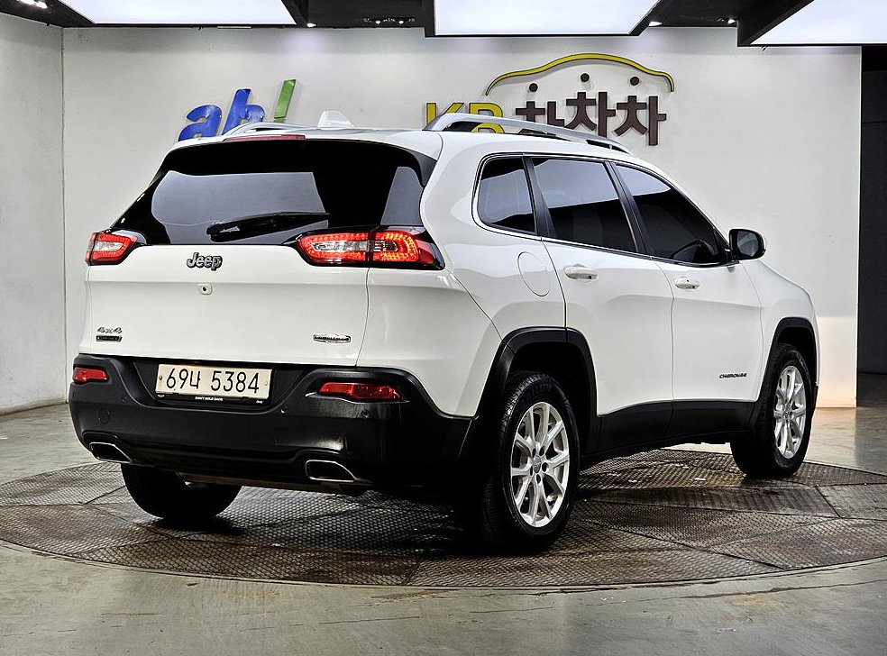 지프 체로키 2.2 디젤 론지튜드 AWD 사진 4