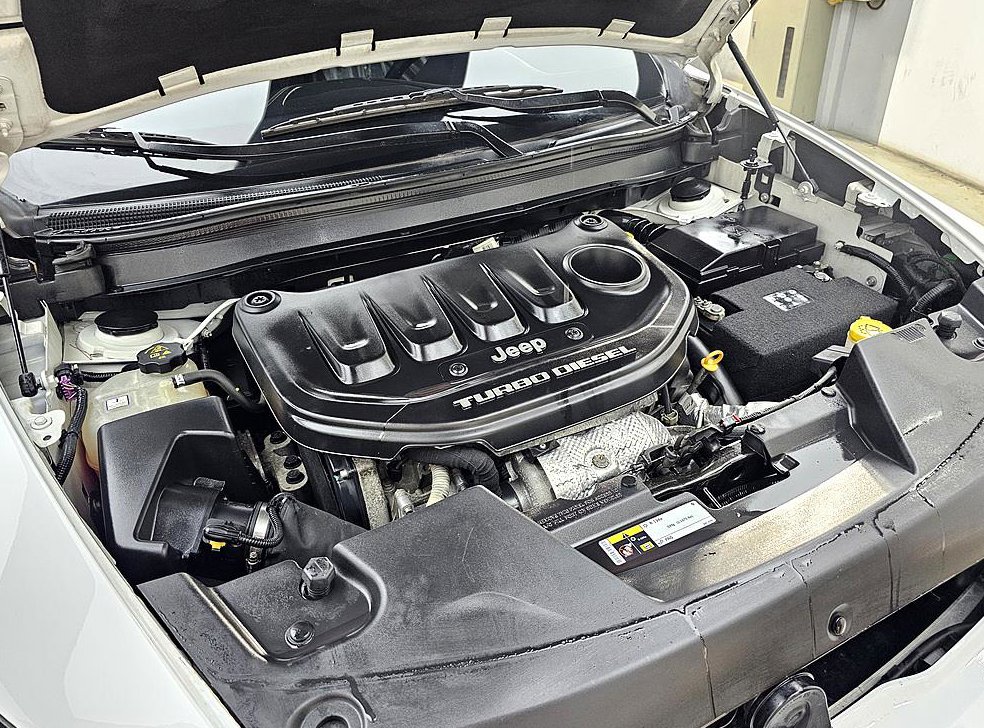 지프 체로키 2.2 디젤 론지튜드 AWD 사진 6