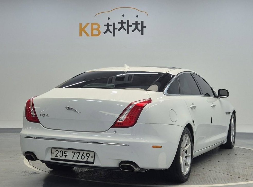 재규어 XJ 2.0 사진 3