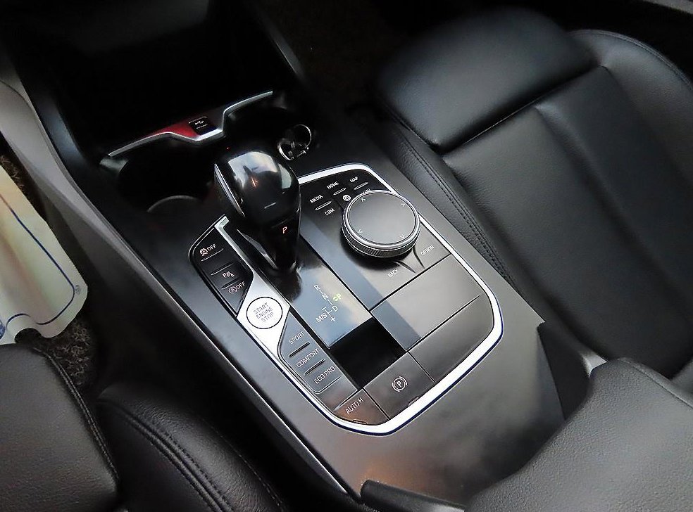 BMW 2시리즈 218d 어드밴티지 사진 10