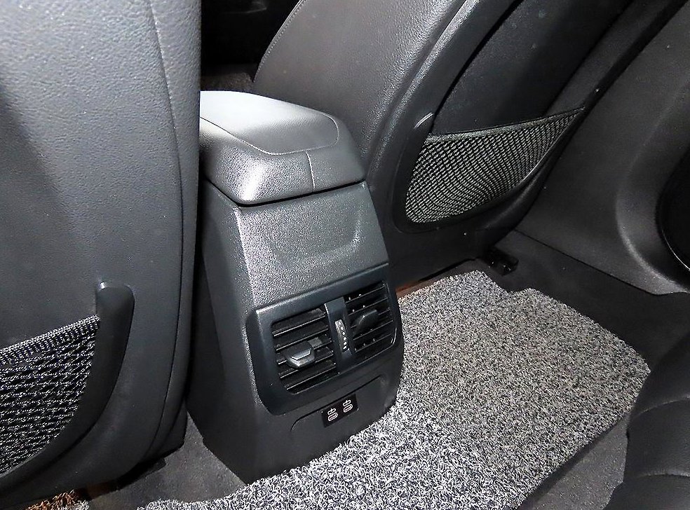 BMW 2시리즈 218d 어드밴티지 사진 16