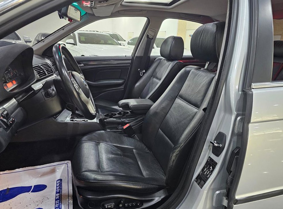 BMW 3시리즈 320I 세단 사진 10