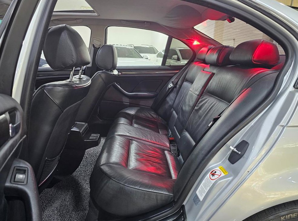 BMW 3시리즈 320I 세단 사진 11