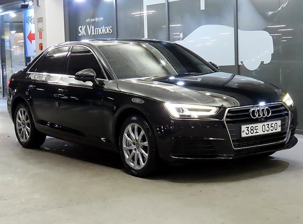 아우디 A4 45 TFSI