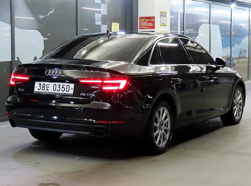 아우디 A4 45 TFSI 사진 4