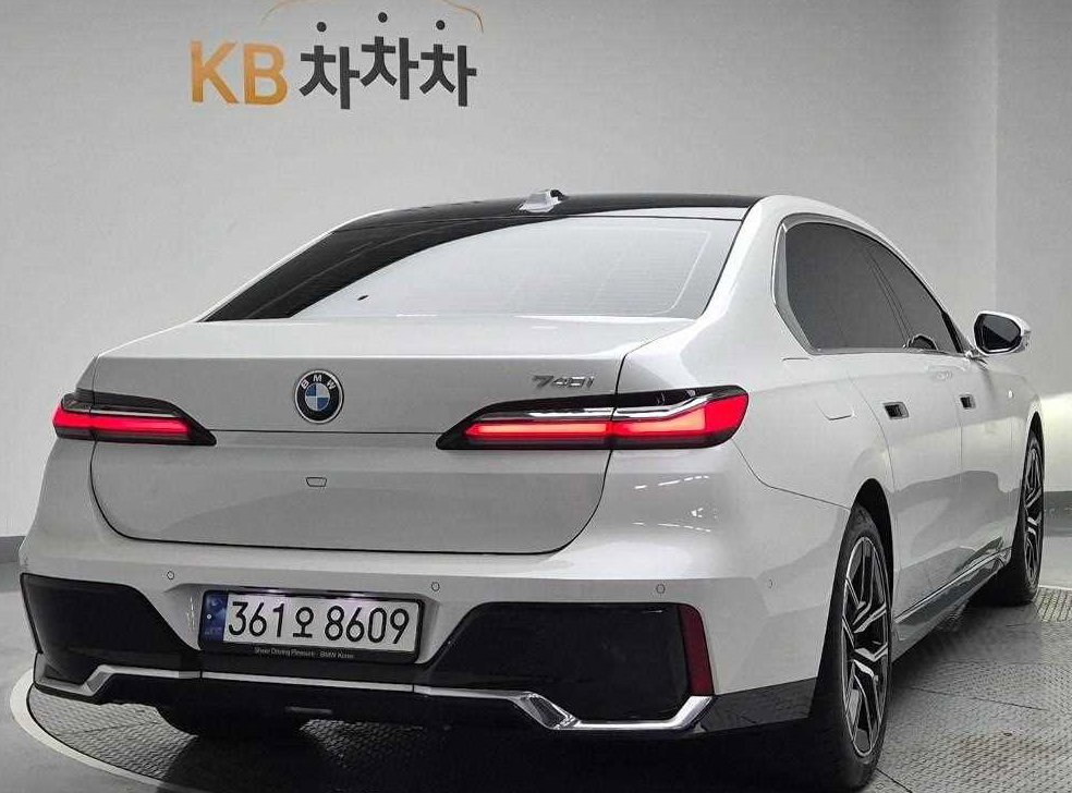 BMW 7시리즈 740i sDrive M 스포츠 사진 3