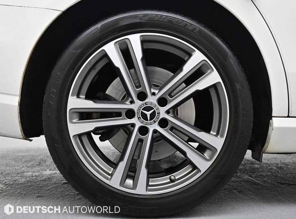 벤츠 E 클래스 E350 4MATIC 아방가르드 사진 5
