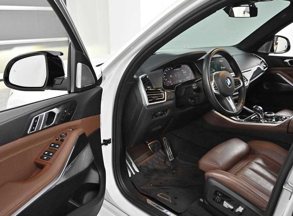 BMW X5 M50i 사진 10