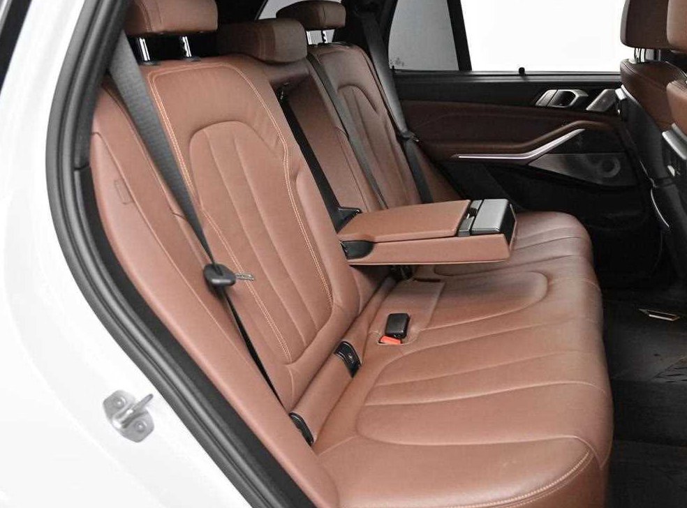 BMW X5 M50i 사진 11
