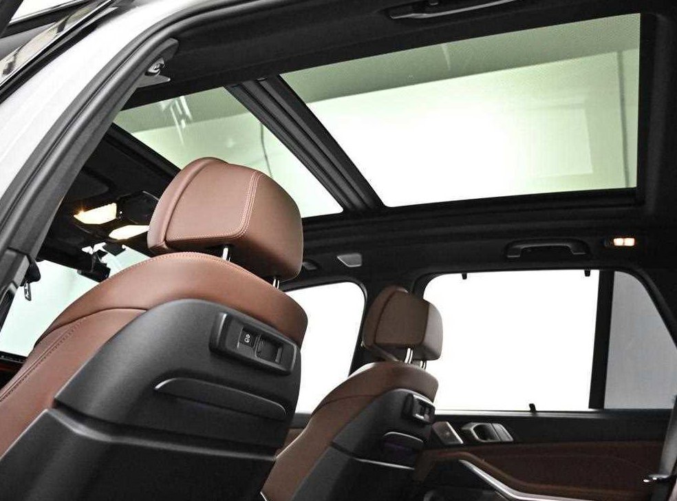 BMW X5 M50i 사진 18