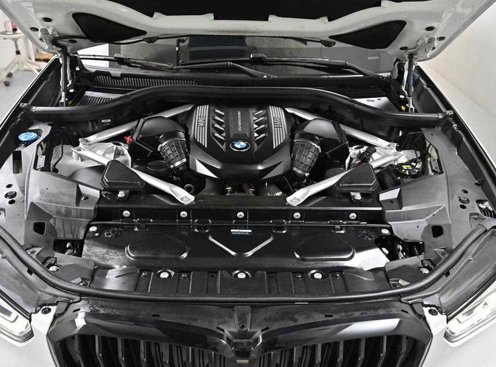 BMW X5 M50i 사진 5