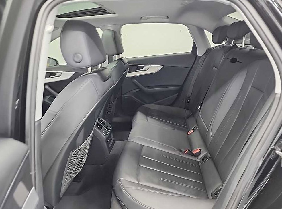 아우디 A4 40 TFSI 사진 12