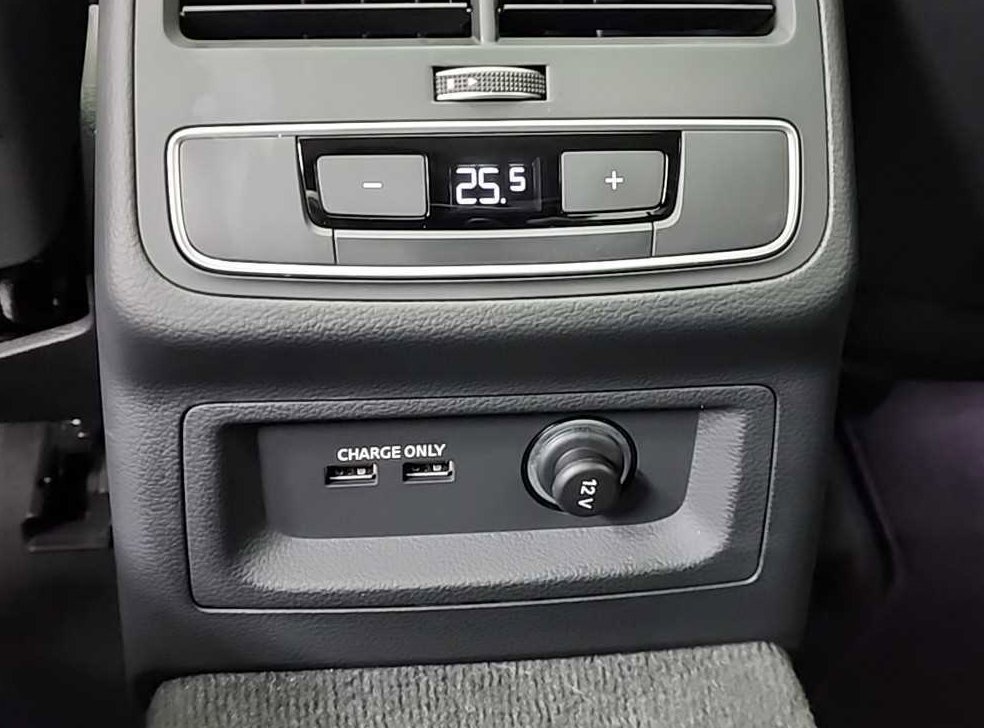 아우디 A4 40 TFSI 사진 13