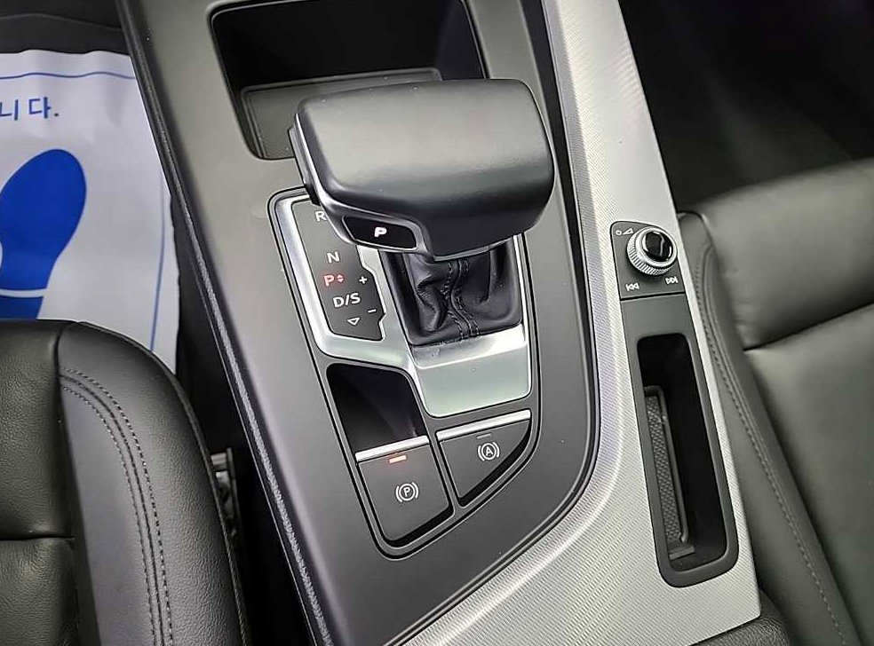 아우디 A4 40 TFSI 사진 8