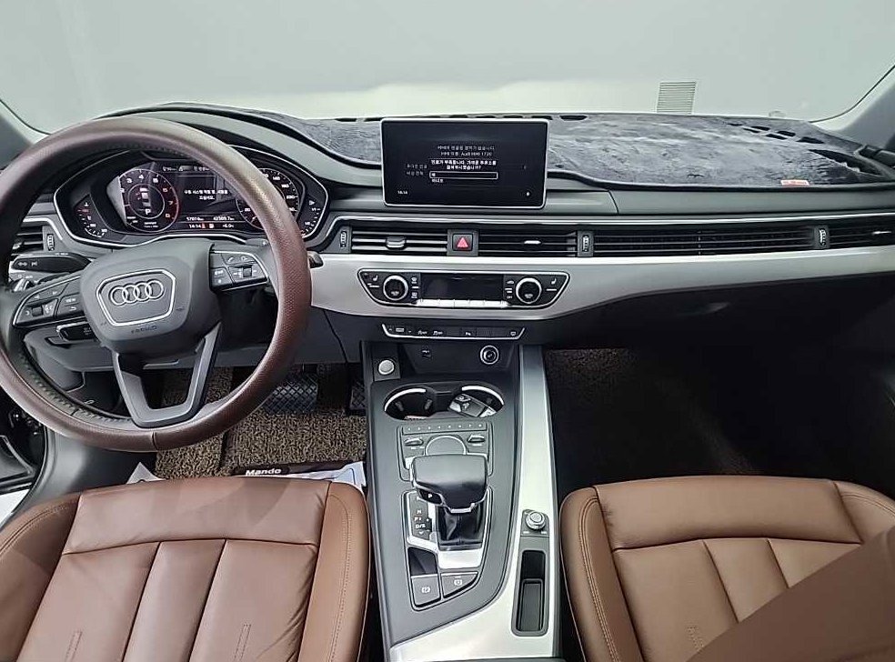 아우디 A4 40 TFSI