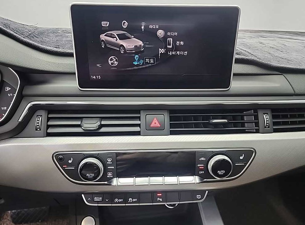 아우디 A4 40 TFSI 사진 10