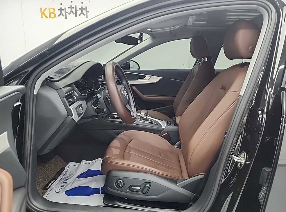 아우디 A4 40 TFSI 사진 11