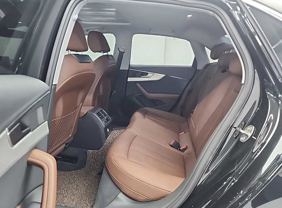아우디 A4 40 TFSI 사진 12
