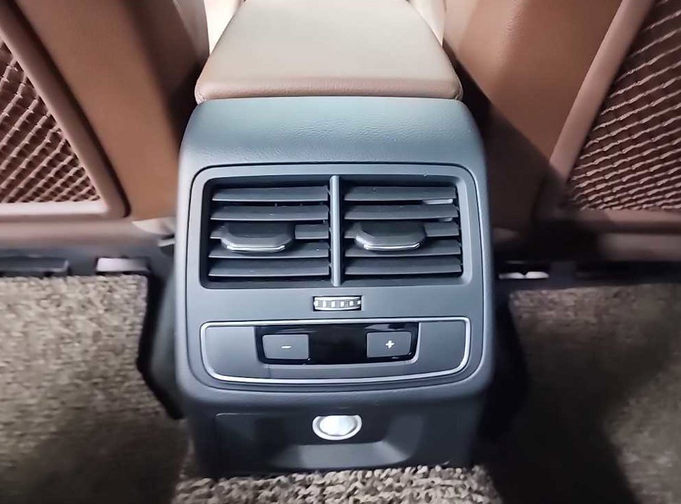 아우디 A4 40 TFSI 사진 13