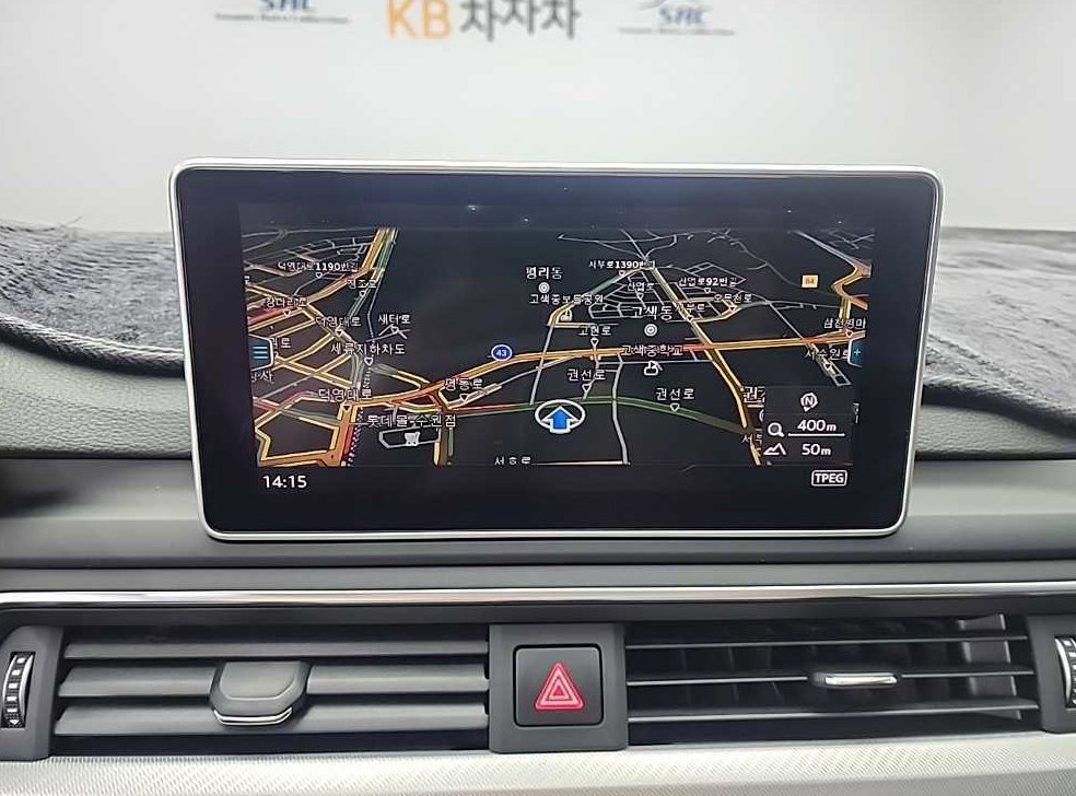 아우디 A4 40 TFSI 사진 15