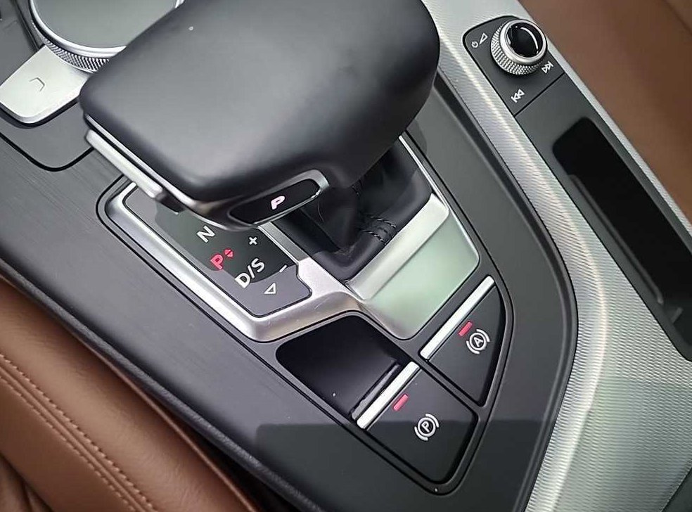 아우디 A4 40 TFSI 사진 8