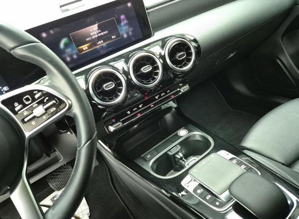 벤츠 A 클래스 A250 4MATIC 세단 사진 10