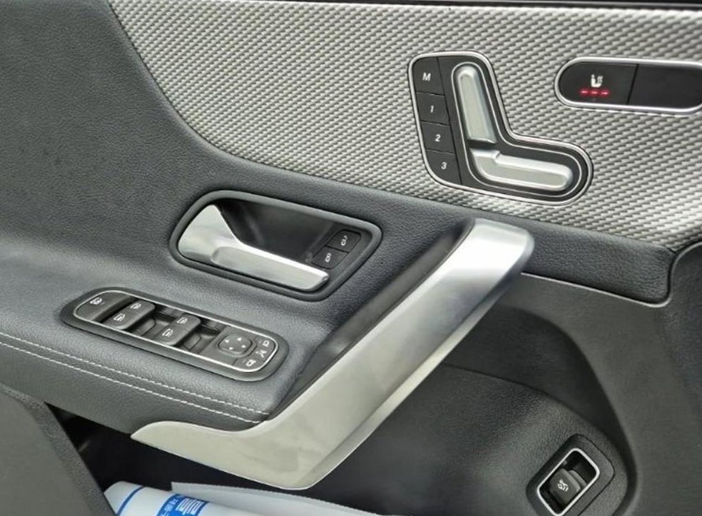 벤츠 A 클래스 A250 4MATIC 세단 사진 19