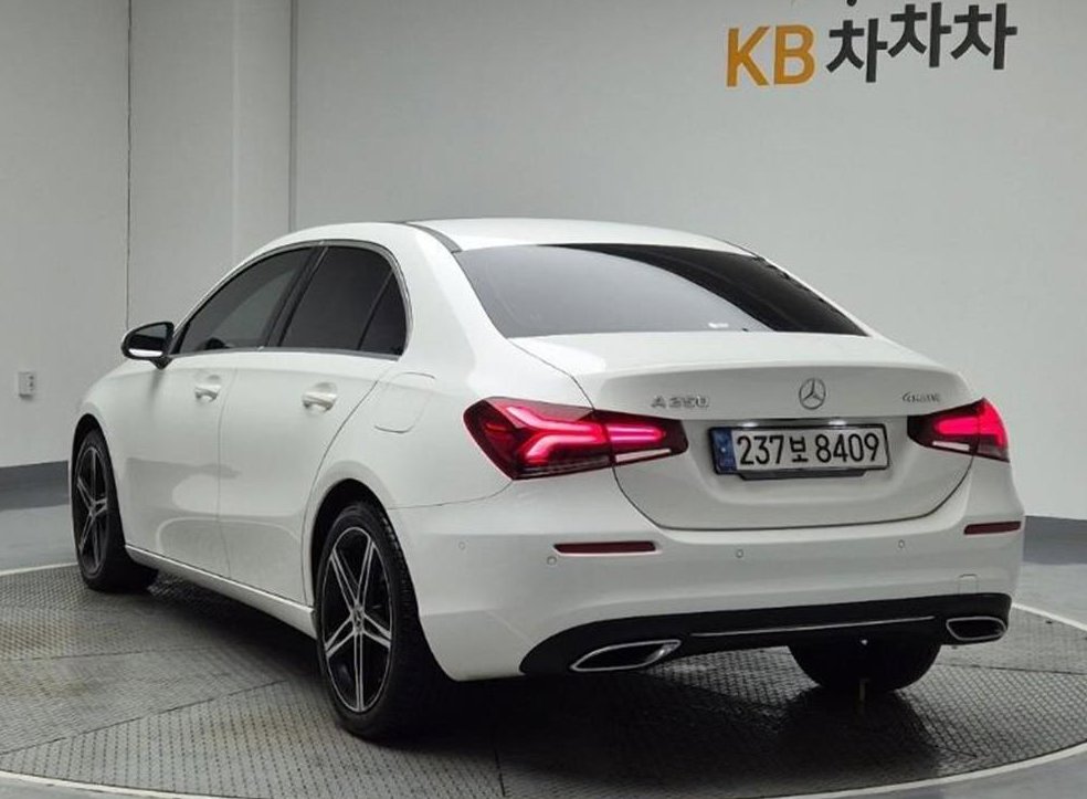 벤츠 A 클래스 A250 4MATIC 세단 사진 3