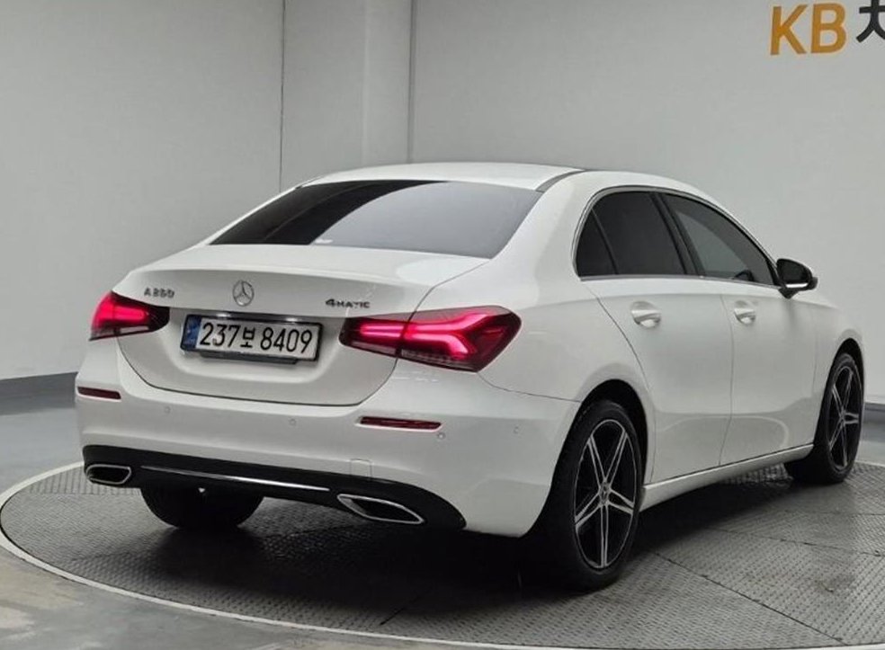 벤츠 A 클래스 A250 4MATIC 세단 사진 4