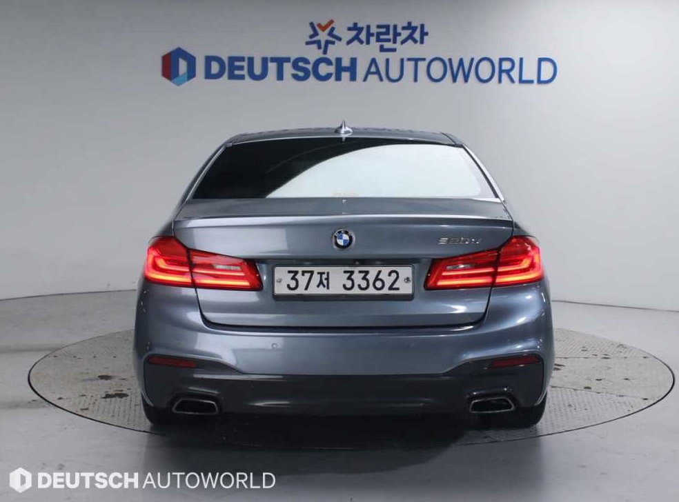 BMW 5시리즈 520d M 스포츠 플러스 사진 4