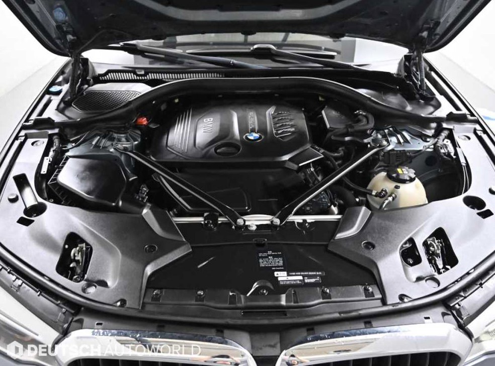 BMW 5시리즈 520d M 스포츠 플러스 사진 6