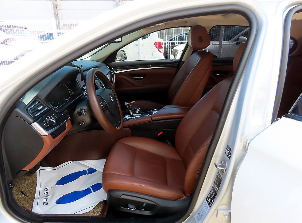 BMW 5시리즈 520d xDrive M 에어로다이나믹 사진 5