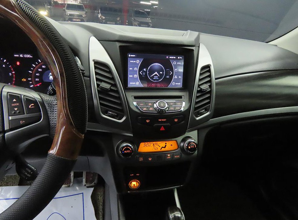 KG모빌리티(쌍용)  코란도 2WD 2.0 CVT 사진 10
