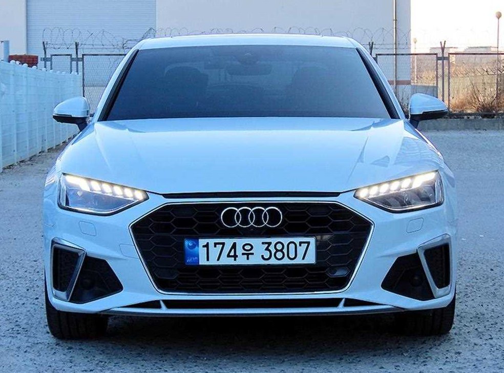 아우디 A4 40 TFSI