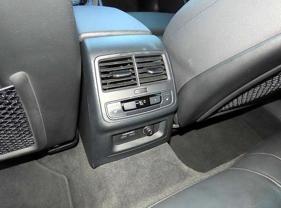 아우디 A4 40 TFSI 사진 17