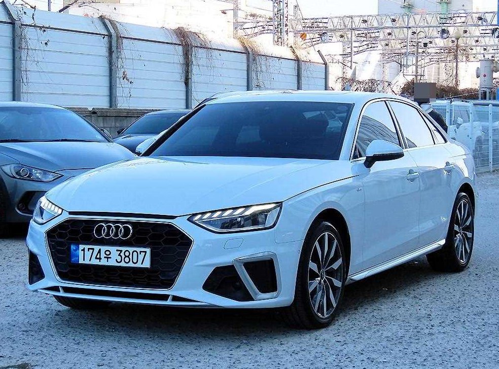 아우디 A4 40 TFSI 사진 2