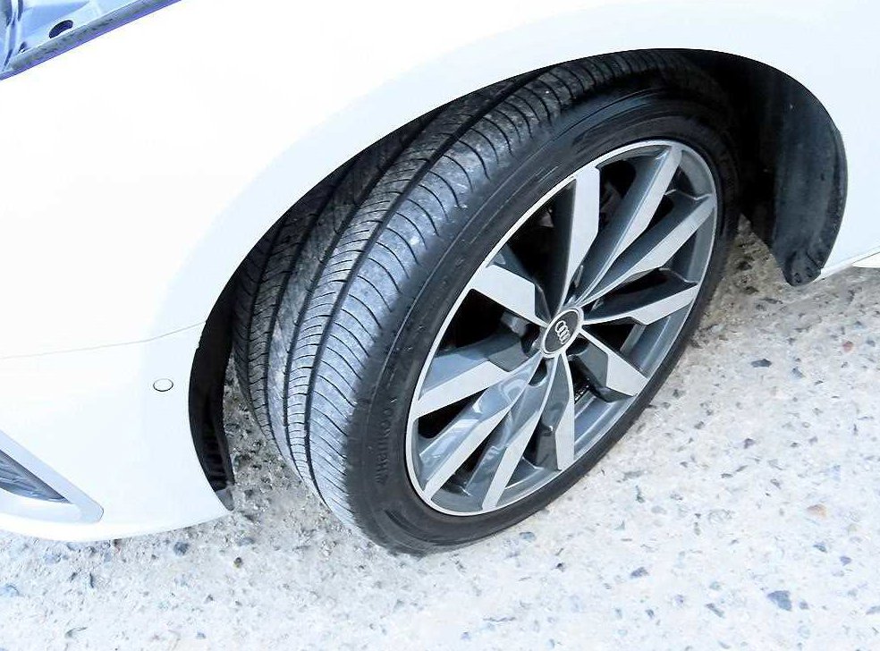 아우디 A4 40 TFSI 사진 20