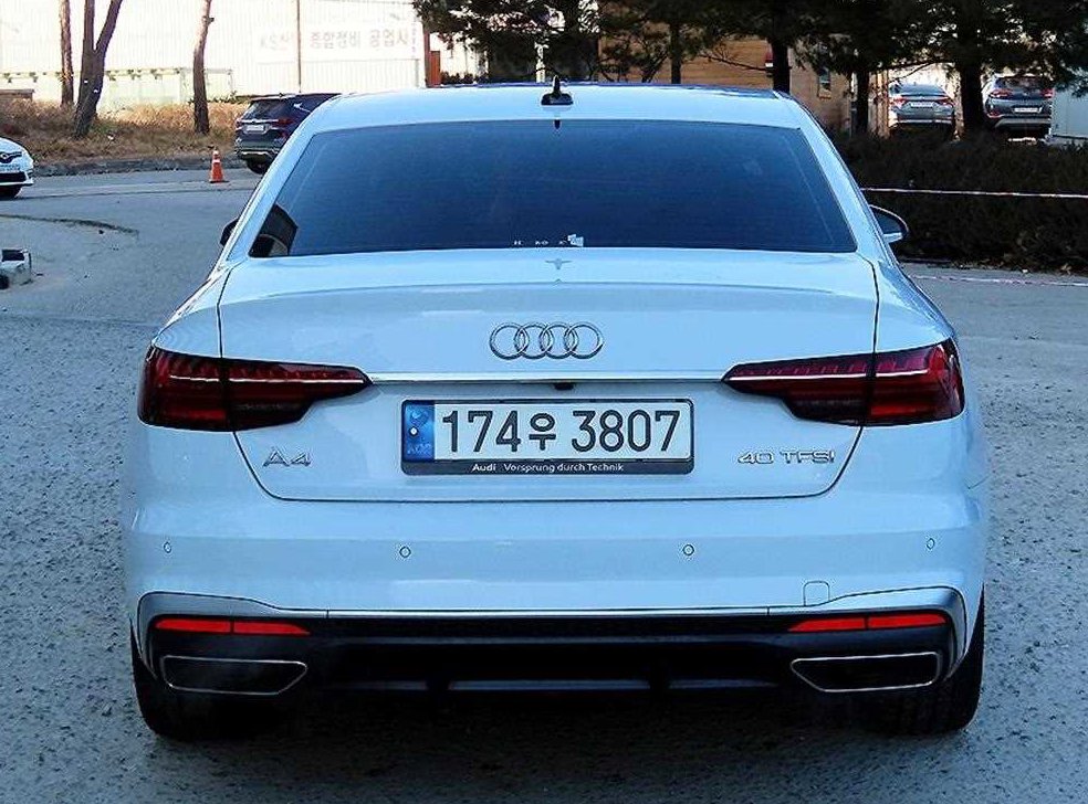아우디 A4 40 TFSI 사진 4