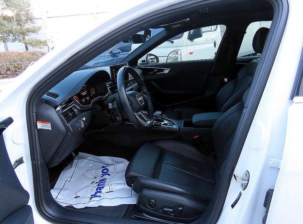 아우디 A4 40 TFSI 사진 5
