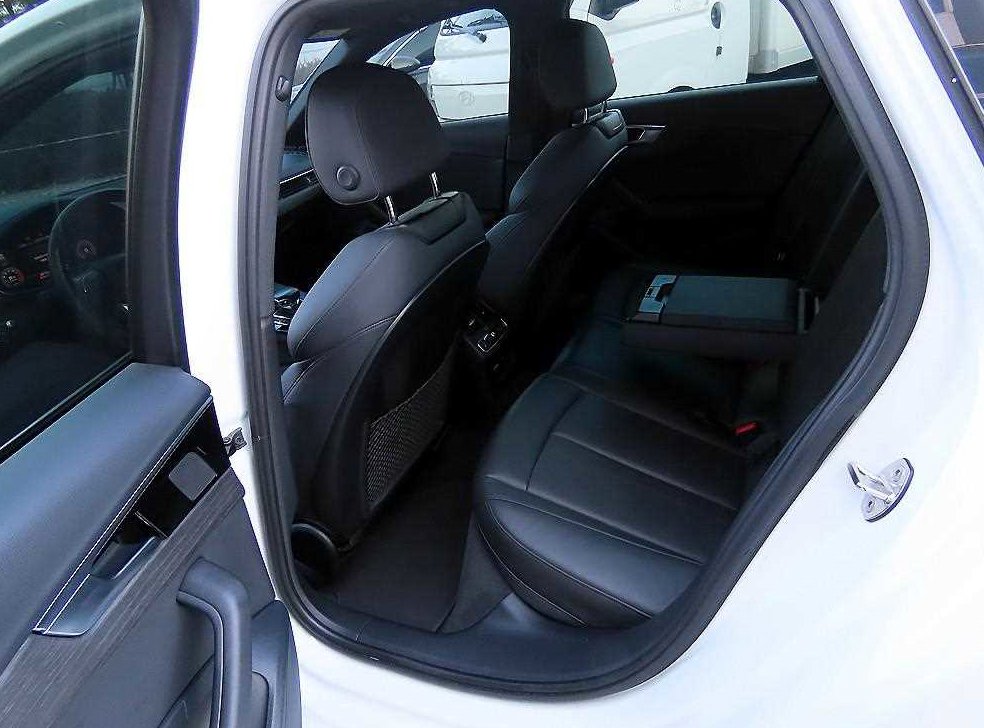 아우디 A4 40 TFSI 사진 6