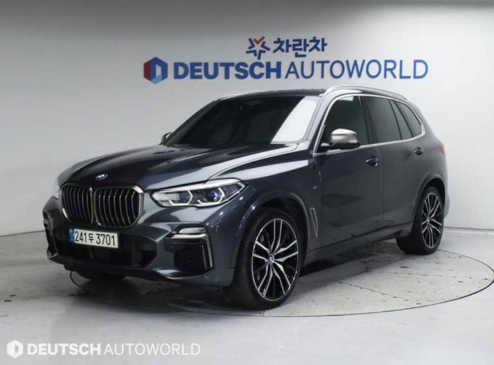 BMW X5 M50i